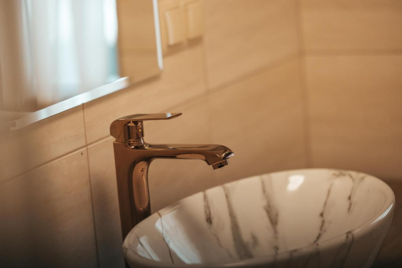 Apartamenty Grand Tatry - Sauna I Jacuzzi Wliczone W Cene Pobytu - 10 Minut Pieszo Od Term Bania Bialka Tatrzanska Ngoại thất bức ảnh